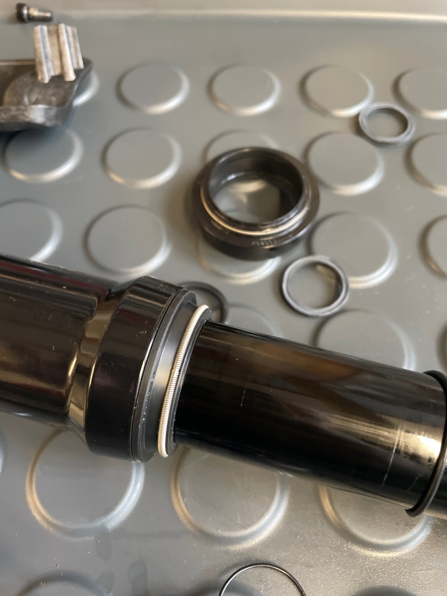 Cannondale Lefty Ocho/Oliver suspension fork maintenance with needle bearing service