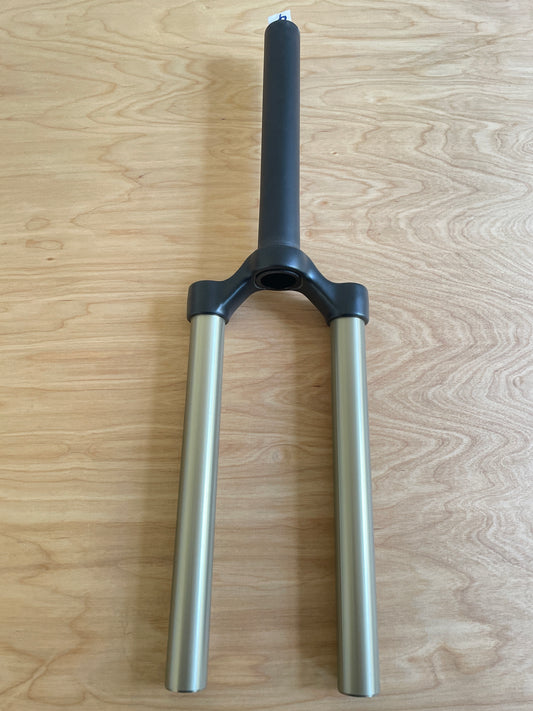 Genuine FOX 32 FLOAT 140 mm black CSU assembly with 1.5 inch straight steerer, part number 820-00-397