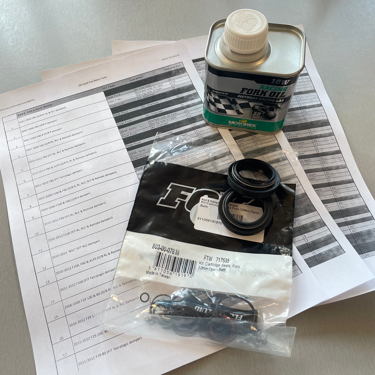 This service kit is designed for all Fox forks with open bath damping cartridges, including Fox Float/Talas R, RL, and RLC models, as well as Fox Vanilla R/RL/RLC and Terralogic. It is recommended for a full service every 1-4 rides, and includes a seal kit (part #803-00-078) with Fox FLOAT Fluid, 250ml of Motorex damping oil, and two dust wipers. A tuning kit for the needles is included for the Talas unit.