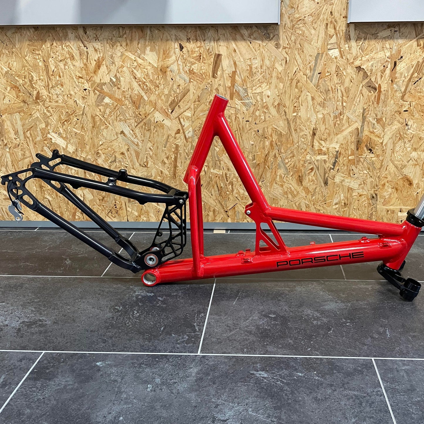 Porsche FS Full Suspension Frame 26” – Original from 2000, First Coating 2024, Newly Assembled, Pristine Condition