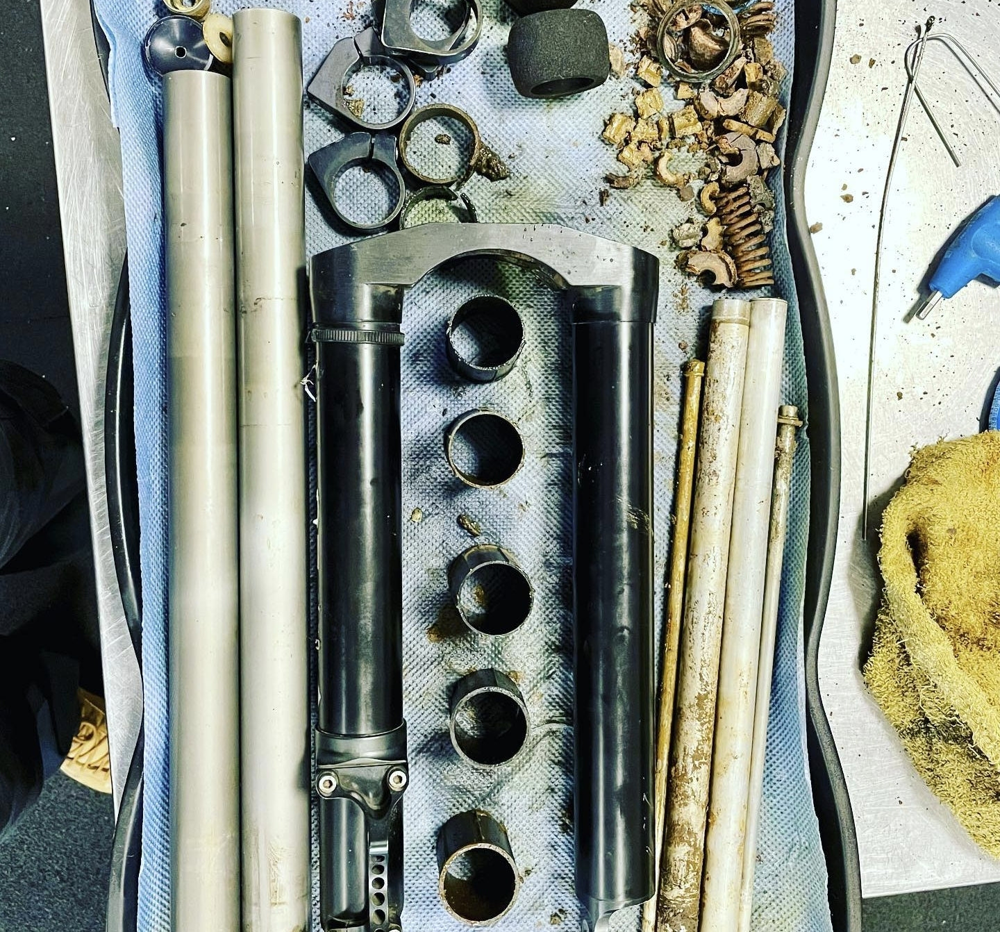 Maintenance of Votec GS 3/4/5 suspension fork with elastomers, seals and bushings