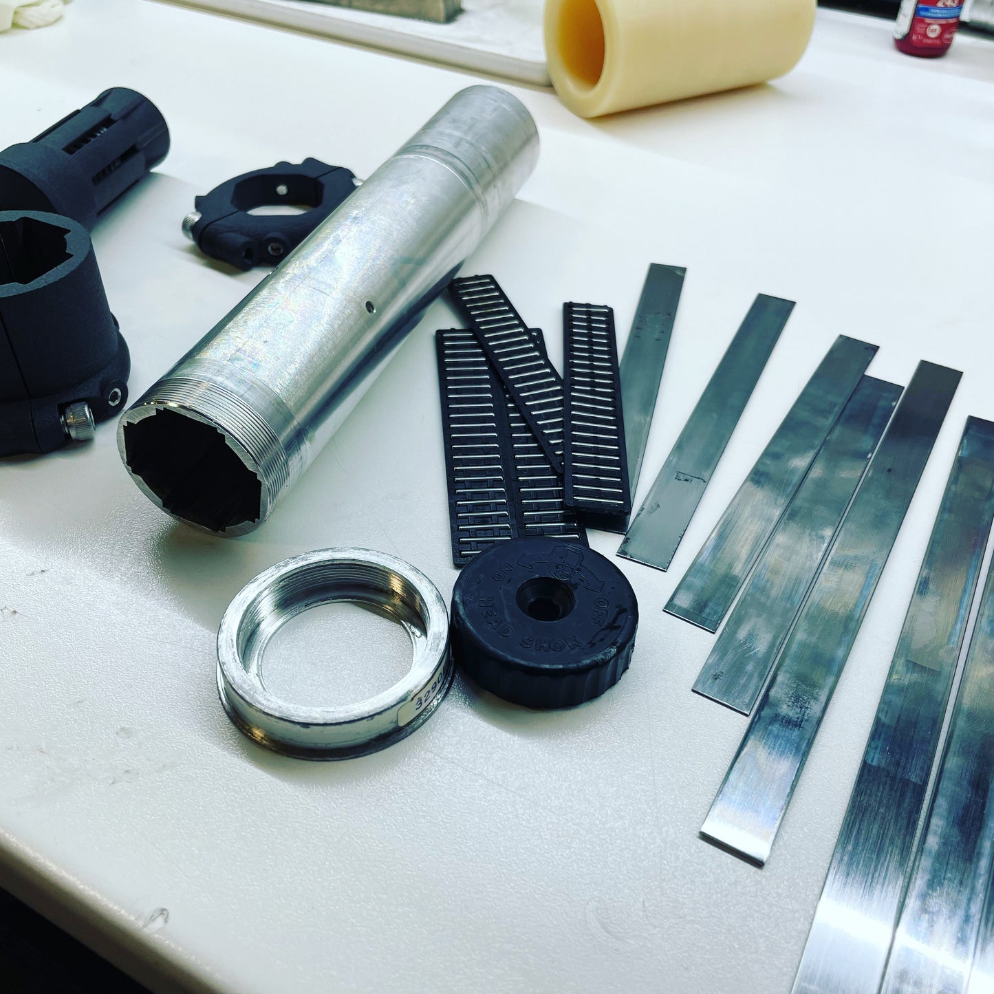 Maintenance / service on Cannondale Fatty Headshock suspension fork incl. telescopic / needle bearing